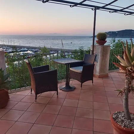 Relais Raffaele By Emilia Bed and breakfast Isquia
